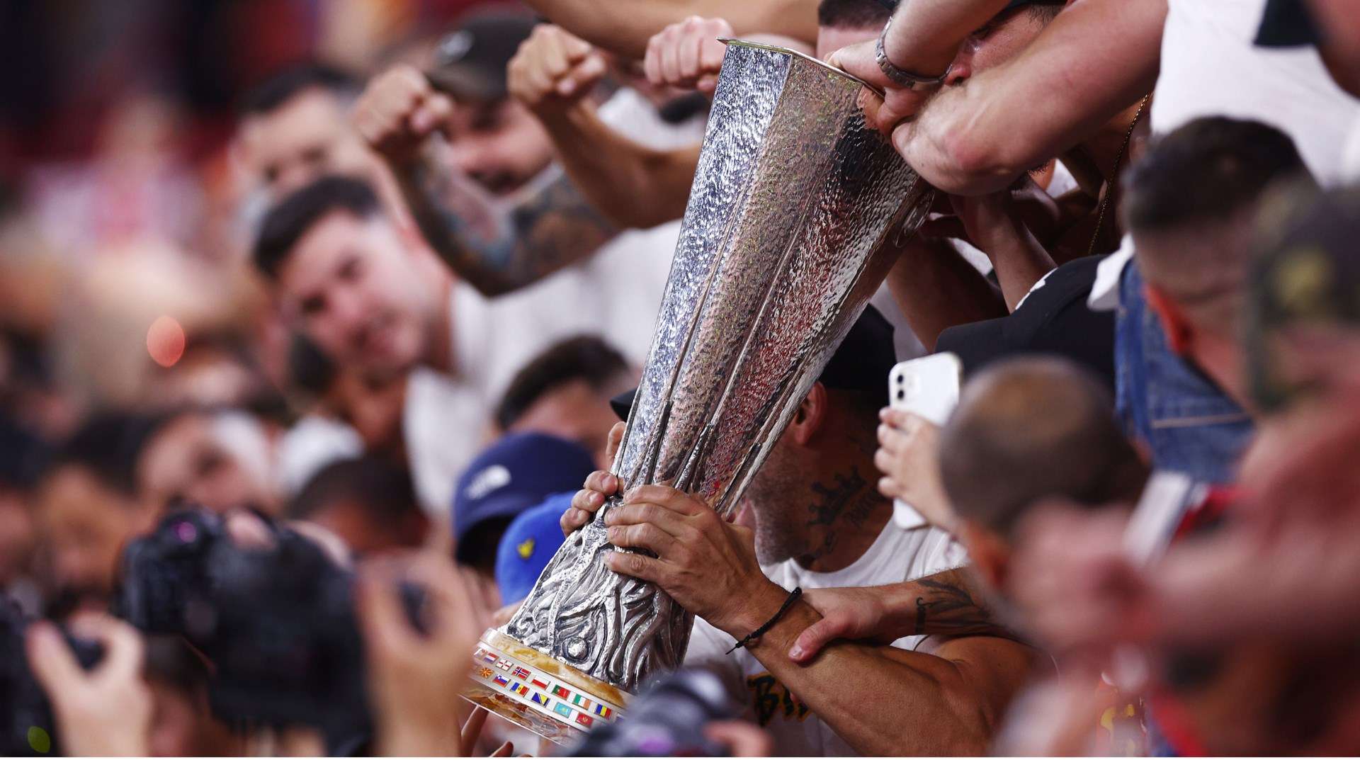 曝荷蘭足協與範加爾簽約一年半 將率荷蘭隊征戰卡塔爾世界杯.